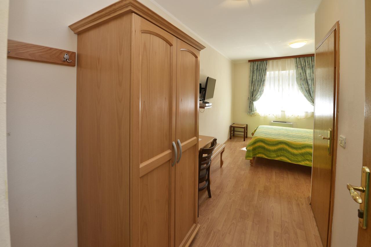 Bed And Breakfast Julia Seget  ภายนอก รูปภาพ