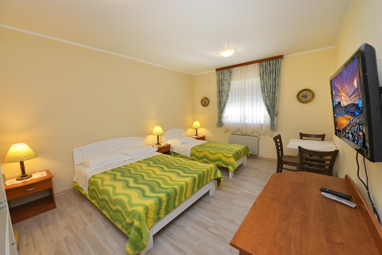 Bed And Breakfast Julia Seget  ภายนอก รูปภาพ