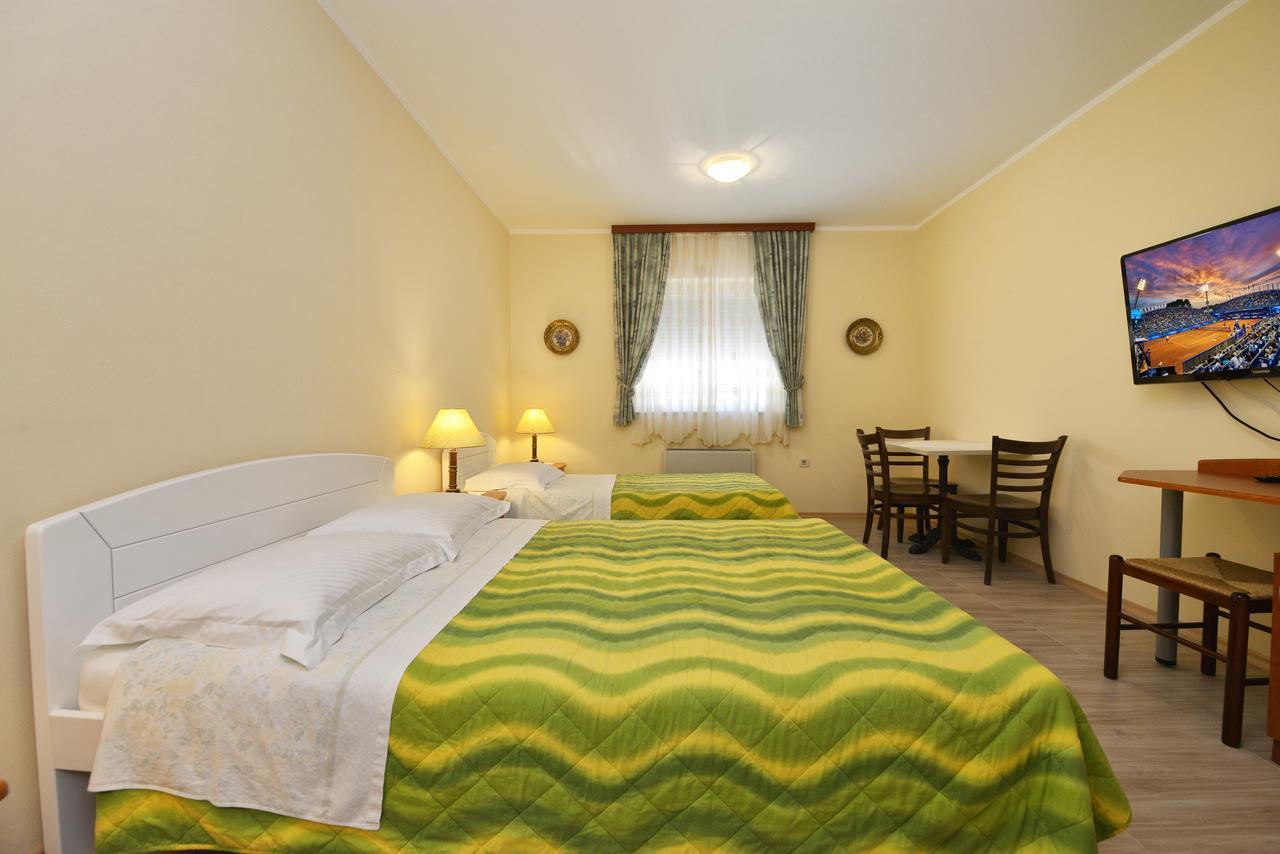 Bed And Breakfast Julia Seget  ภายนอก รูปภาพ